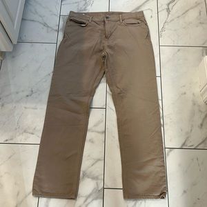 The Traveler Slim Fit pants khaki